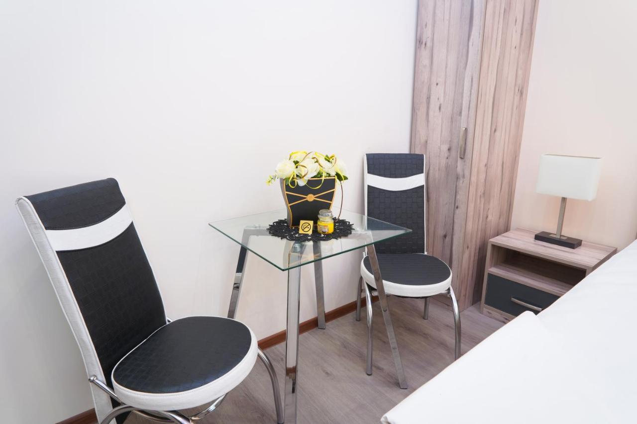 Hotel Fleur 예레반 외부 사진